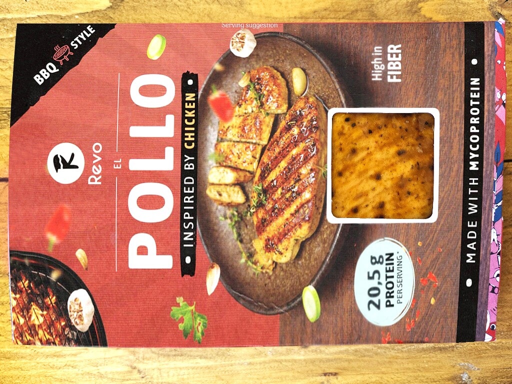 Revo | El Pollo | Herzschatz Red packaging for a POLLO grilled chicken meal with a plate of chicken and a white-framed sauce cup on the right.