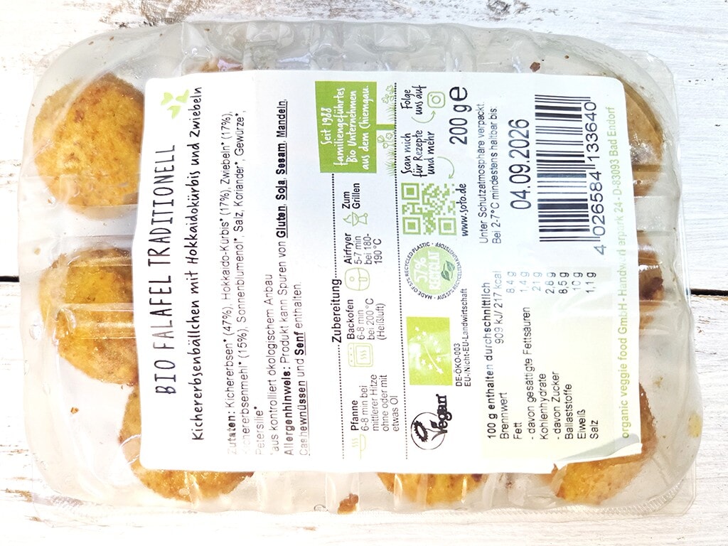 SOTO | Falafel Traditionell | Herzschatz Package of bio falafel traditional, clear plastic tray shows round falafel balls with a white label in German on top.