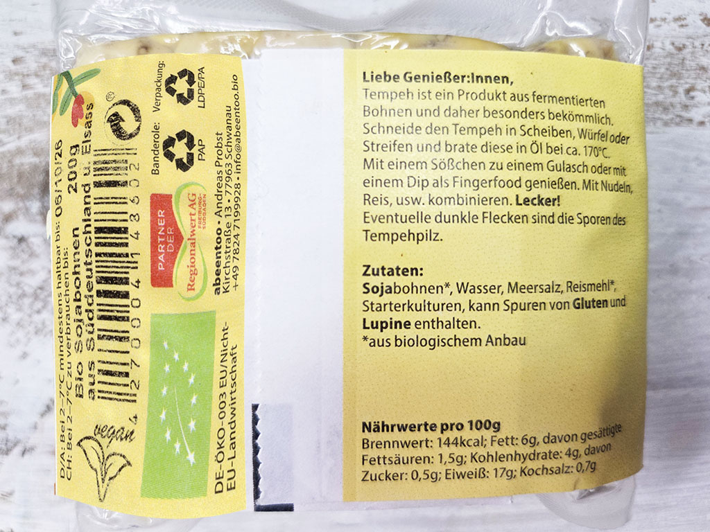 Tempeh labeled product with German ingredients and nutrition per 100 g, including Sojabohnen, Wasser, Meersalz and BIO EU logo.