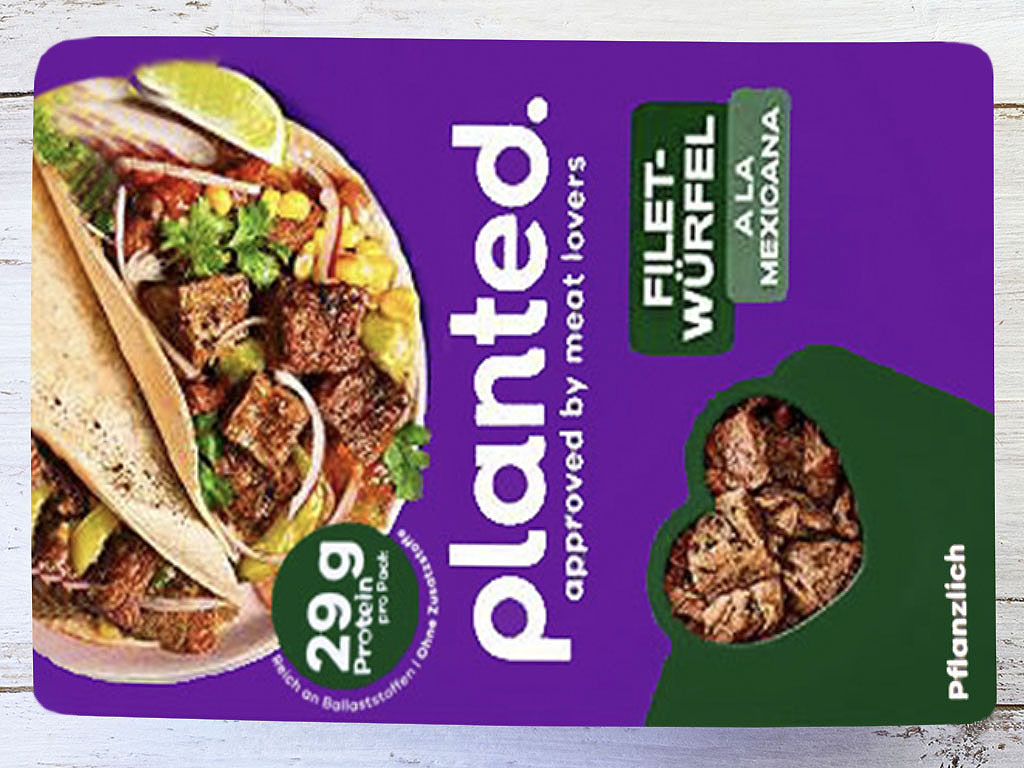 Planted. | Filet-Würfel a la mexicana | Herzschatz Purple packaging for Planted plant-based meat substitute, showing tacos filled with meat chunks and a green heart-shaped window revealing more pieces.